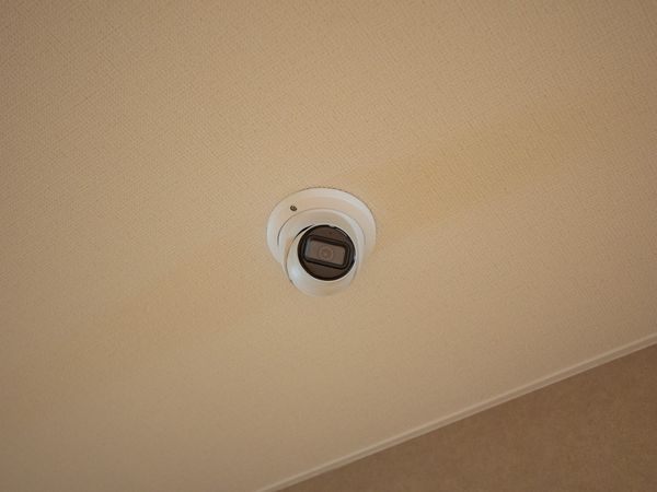 天井に設置されたカメラ