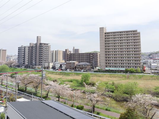 多階層の建物外観