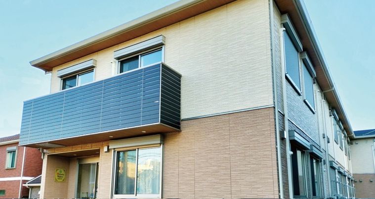 活気ある職場の外観