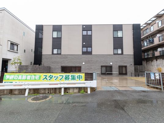 スタッフが迎えるエントランス