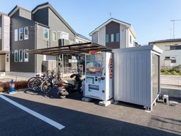 自転車置き場と自動販売機