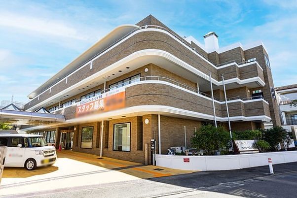 近代的な外観の建物