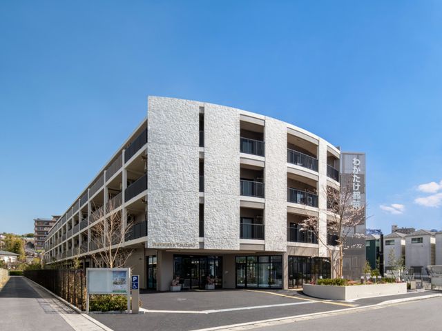 モダンな施設の外観 外観 開放的で明るいデザインが特徴の建物です。未来的な職場環境を求める方に最適です。