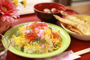 華やかな食事の食卓  