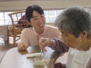 食事介助の様子  