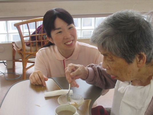 食事介助の様子  