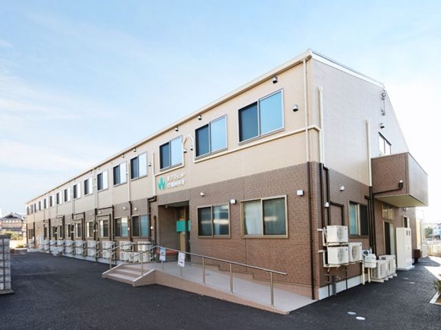 清潔感ある施設外観 外観 キレイで広々とした施設外観。明るい職場環境で一緒に働きませんか。