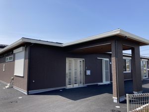 モダンな施設外観  