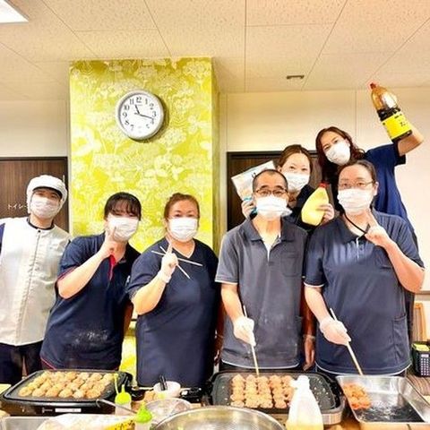 楽しい料理作りの様子