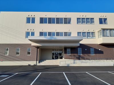 新しい建物のエントランス