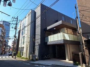 施設のモダンな外観