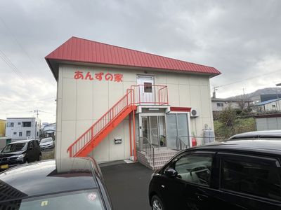 明るいエントランスの施設