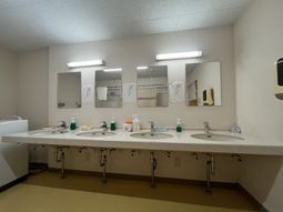整備された洗面設備のある場所