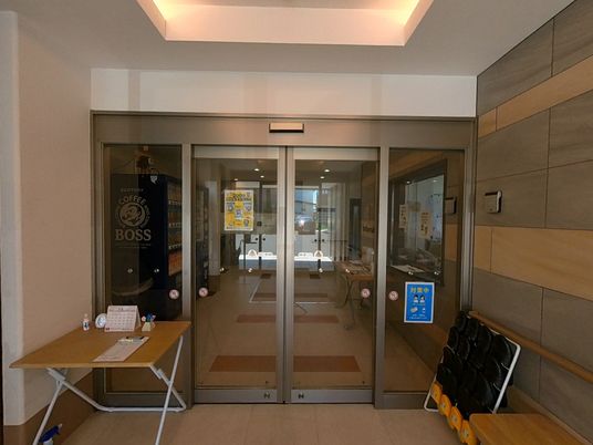 ゆったり通れるエントランス