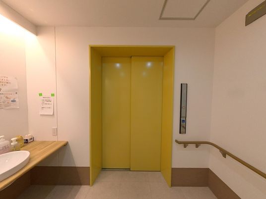 バリアフリーのエレベーター