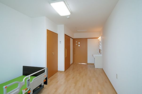 明るく広々とした居室