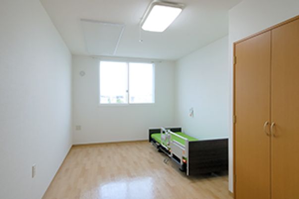 広々とした明るい居室