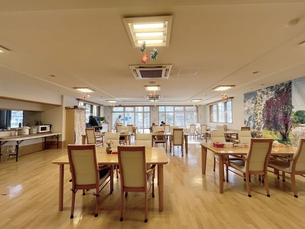 明るい食堂の様子