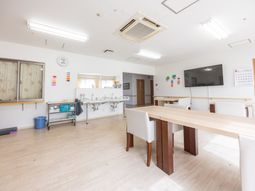 ゆったりとした食堂