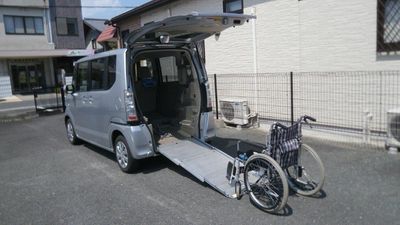 車椅子用リフト付き車両