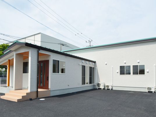 明るい平屋の外観  