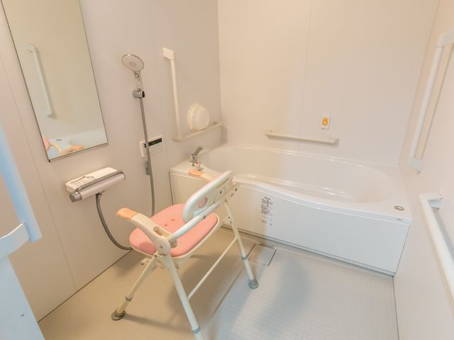 ケア対応の浴室設備 浴室 安全に配慮した設備の整った浴室で、質の高い介護サービスを提供しませんか。