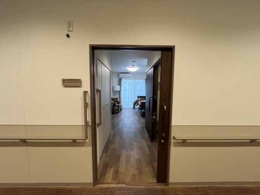 シンプルな廊下と居室