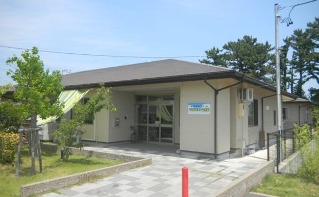 明るい職場のエントランス