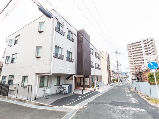 住宅街の外観