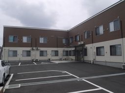 ゆとりある駐車場の外観