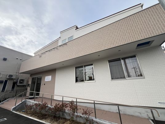 働きやすい環境の施設エントランス