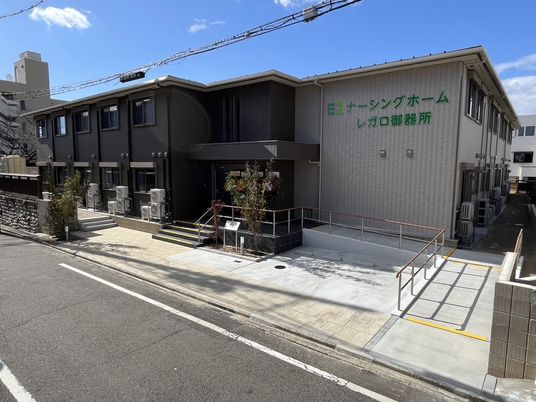 洗練された施設外観