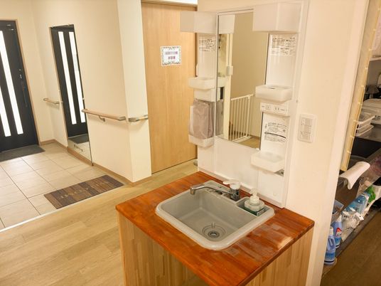 手洗い場と廊下