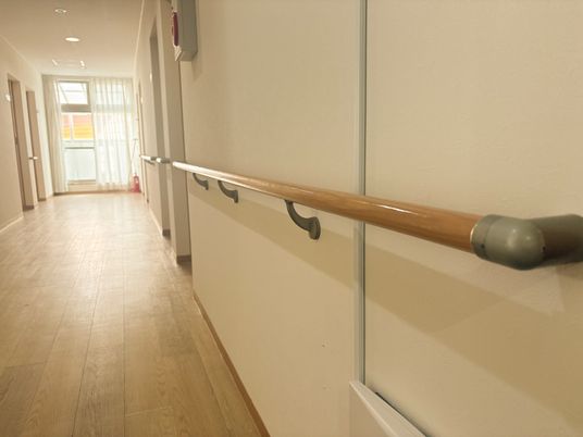 手すりのある廊下