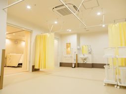 広々とした浴室空間