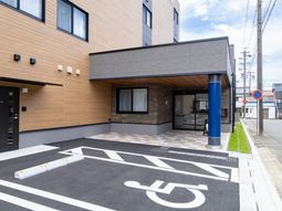 明るいエントランス前景