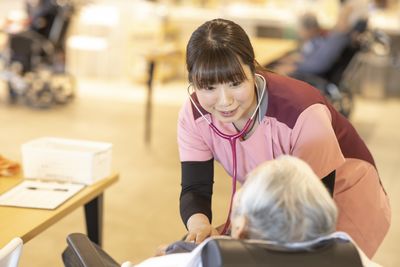 看護師と利用者の様子