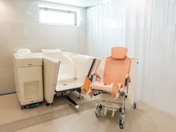 設備の整った浴室