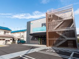 新しい外観の施設