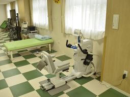 リハビリ機器の揃う空間