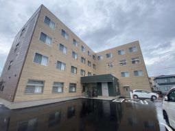 多階建てのモダンな外観