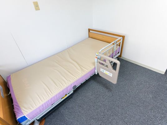 整備された居室のベッド