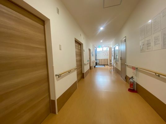 手すり付きの廊下