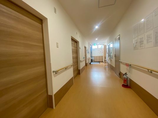 手すり付きの廊下