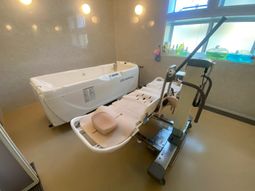 最新の機器がある浴室