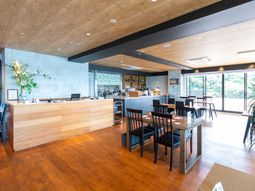 明るいダイニングスペース