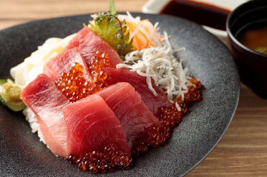 新鮮な刺身の料理