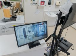 監視カメラのディスプレイ