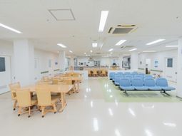 明るい空間の食堂