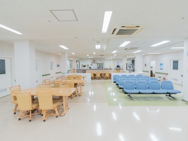 明るい空間の食堂